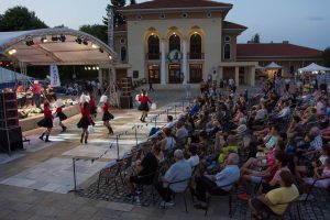 Духов Оркестър „Дико Илиев“ и мажоретки